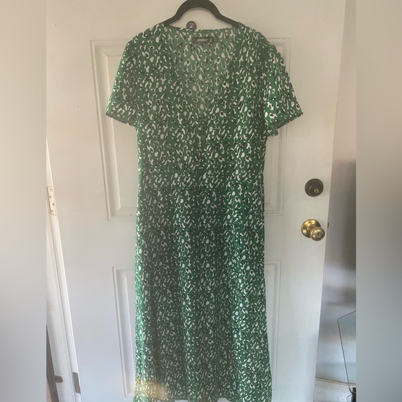 MISSGUIDED GREEN CHEETAH PRINT DRESS - Picture 4 of 10